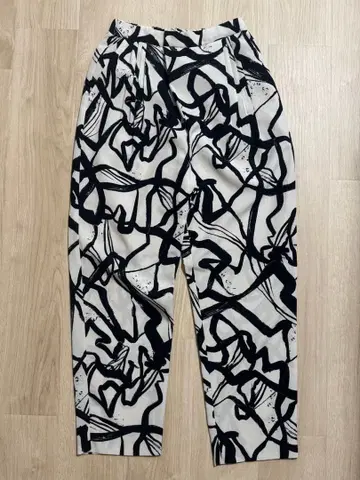 화이트 블랙 추상 패턴 캐주얼 팬츠