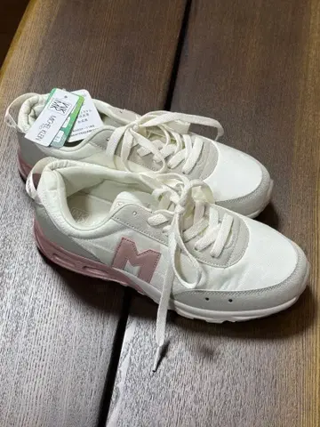 새상품 미사용 MK (미셸 클라인) 여성용 스니커즈 (23.5cm)