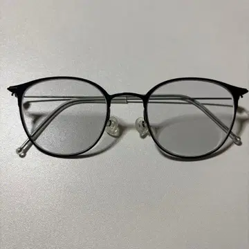 색깔 있는 안경