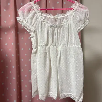 레스트로즈 도트 무늬 프릴 소매 블라우스