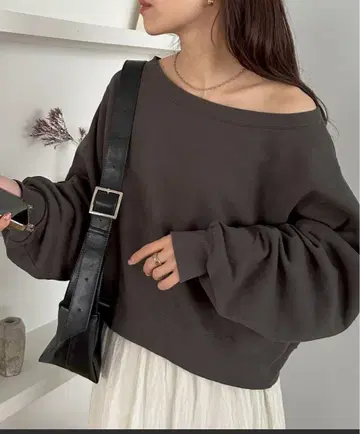 [ 여리여리해 보이는 ] 오프숄더 맨투맨 [ 신색 추가/WEB 한정판 ]