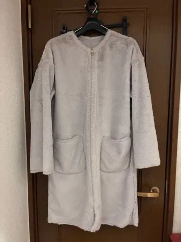 리버서블 페이크 무스탕 코트