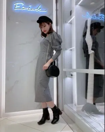 에직깅엄 파워 숄더 원피스