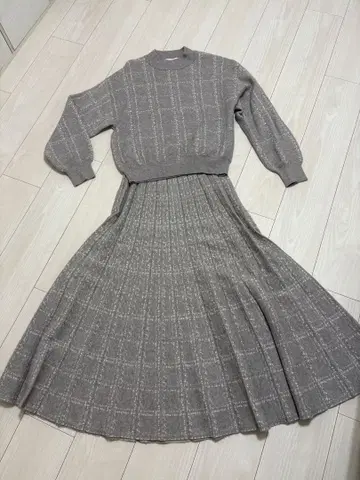 그레이 긴팔 니트 원피스 플리츠