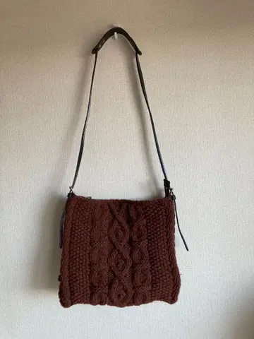 탑카피 TOPKAPI 케이블 짜임 브라운 니트 숄더백