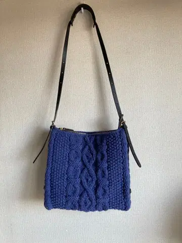 탑카피 TOPKAPI 케이블 짜임 네이비 니트 숄더백