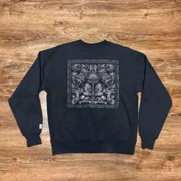 TES CALM BANDANA EMB BIG CREWNECK SWEAT