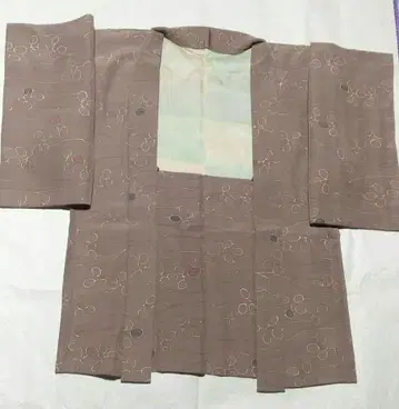 베이지색 꽃무늬 겉옷