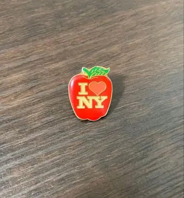 뉴욕 기념품 I NY 사과 핀 배지