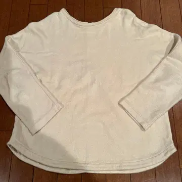 아이보리 긴팔 T셔츠