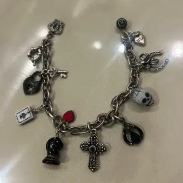 ROSE BUD 참 포함 실버 팔찌