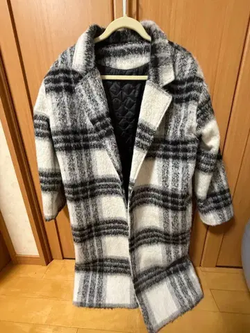 체크 무늬 롱 코트 GRL