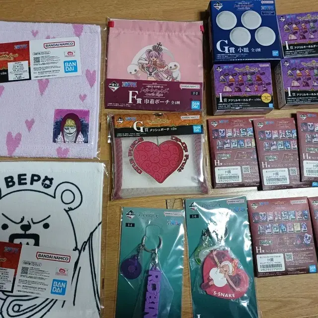 일괄 제일복권 원피스 아크릴스탠드 키링 파우치 수건 접시 15종