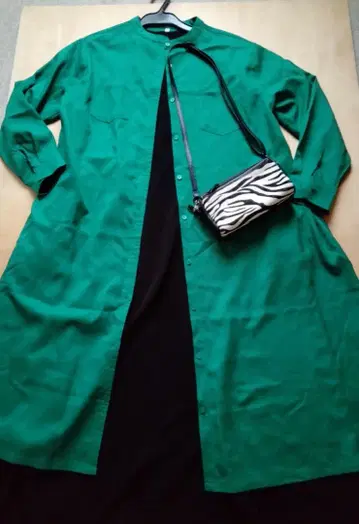새상품 coca 그린 셔츠 원피스와 제브라 백