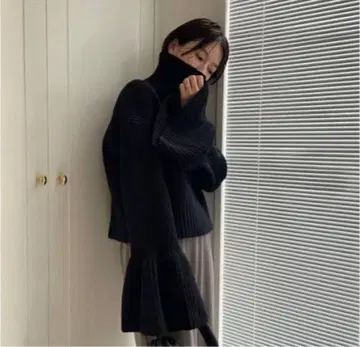 CLANE BELL SLEEVE TURTLE KNIT TOPS