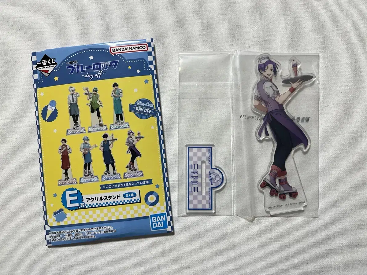 Bluelock E-Prize Leo acrylic stand