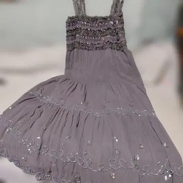 겉감 실크 소재의 비즈, 스팽글이 멋진 원피스