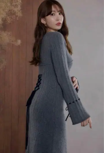 Her rip to Back Lace-Up Knit Dress