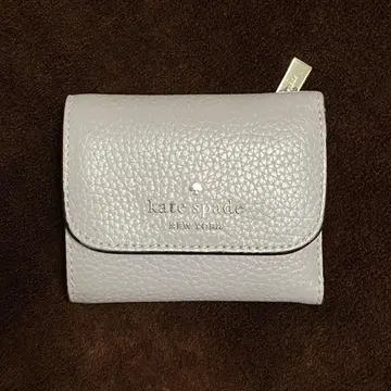 케이트 스페이드 3단 폴더형 지갑 화이트 그레이