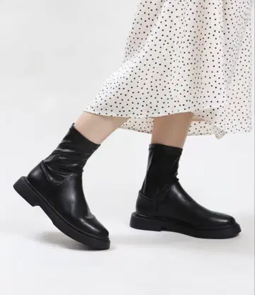 블랙 가죽 미들 컷 부츠