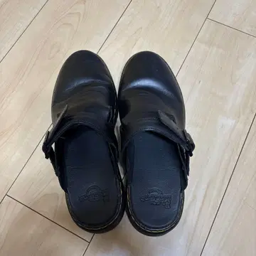 닥터마틴 블랙 가죽 샌들
