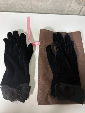 벨벳 장갑 블랙 리본 퍼 포함 수납 봉투 포함