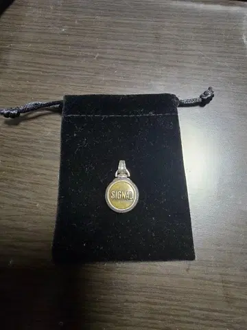 BUTTON WORKS 버튼웍스 LARRY SMITH