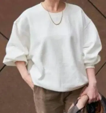 [ SIMPLICITE ] 오버 사이즈 미기모 쭈리 풀오버 화이트