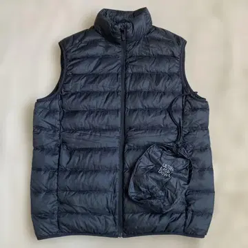 유니클로 울트라 라이트 다운 베스트 하이넥 M 블랙 검정 수납 가방