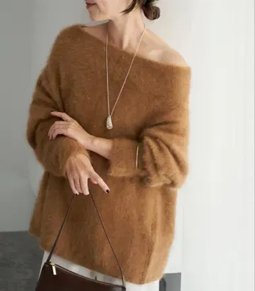 plage fur off neck Knit 오프숄더 니트