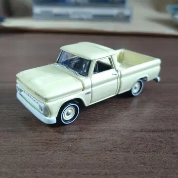 조니 라이트닝 1/64 1965 시보레 픽업 아이보리