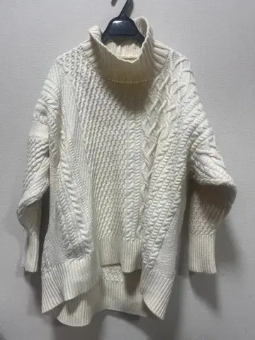 투모로우랜드 컬렉션 케이블  오버 니트