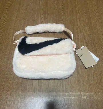 Nike 퍼 숄더백 블랙