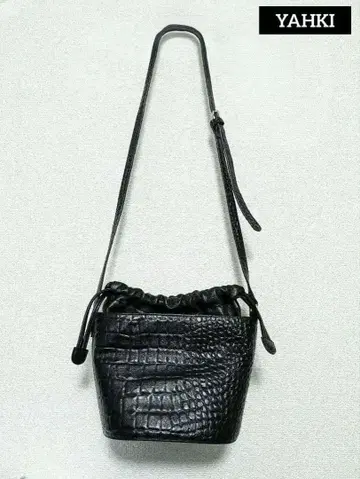 새상품급 [ YAHKI ] 블랙 가죽 숄더백