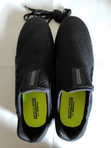 SKECHERS 블랙 스니커즈