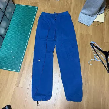 이탈리아제 파랑 카고 팬츠 드로 코드 부착 E9