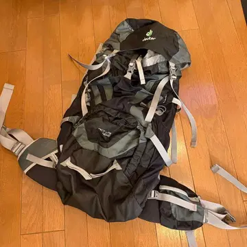 Deuter ACT Lite 40+10 등산 자크 눈에 띄는 얼룩 없음