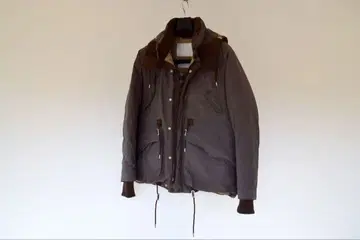 화이트 마운티니어링 다운 자켓