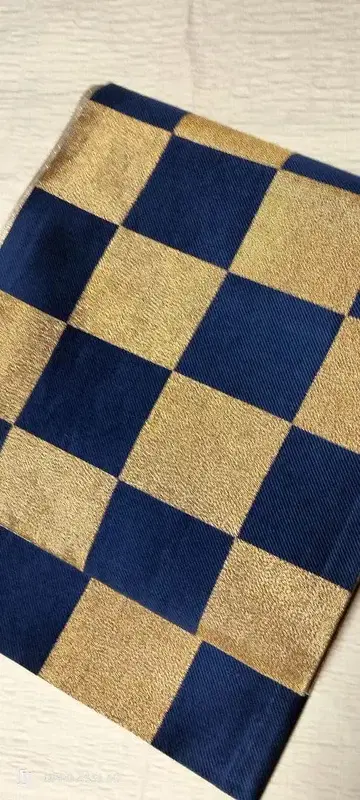 후리소데, 청색과 금색의 이치마츠 무늬 직조 후쿠로 오비