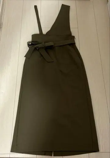 나노 유니버스 올리브 그린 타이트 스커트 nano universe