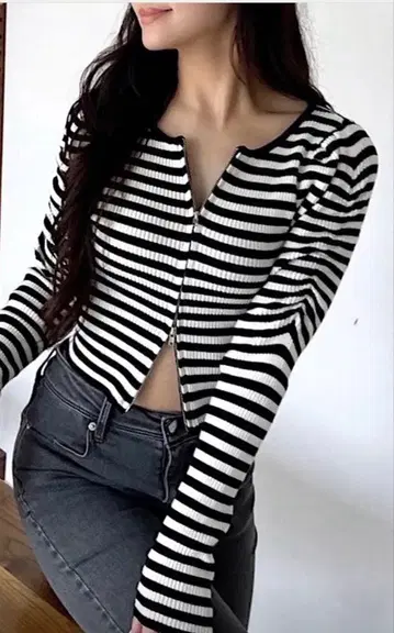 ROYAL PARTY 스트라이프 크롭 긴팔 상의