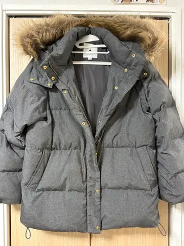 niko and - . 다크 그레이 후드 부착 다운 자켓