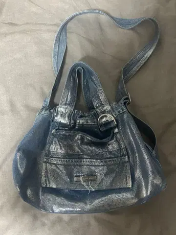 beyondthevines 블루 숄더백 라메