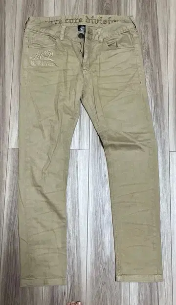 M.C.D 베이지 슬림핏 데님