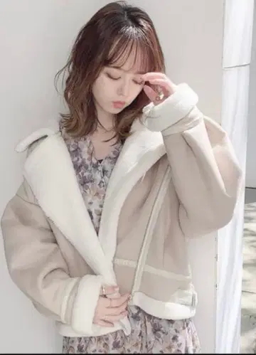 dazzlin 레더라이크 보아 숏 블루종