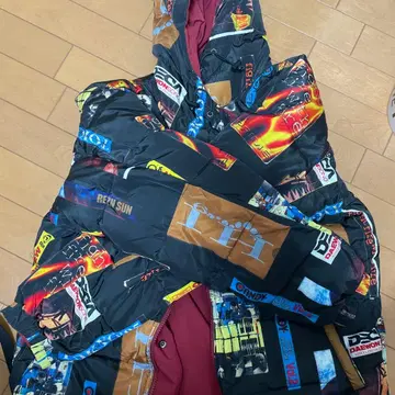 멀티 컬러 프린트 다운 자켓