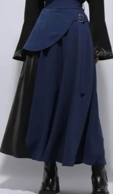 HARE 이소자이 절개 플레어 스커트