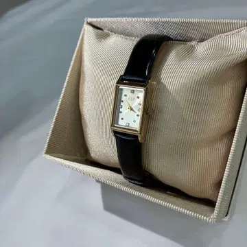 [새상품급] ete 골드 스퀘어 워치 4개 다이아몬드