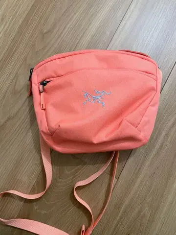 핑크 숄더백 로고 자수