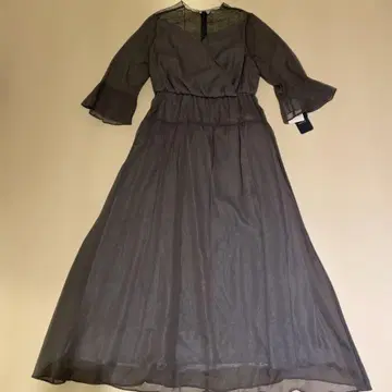 Luxe brille의 차콜 드레스